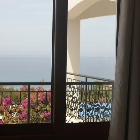 Martika Luxury Overlooking The Sea Villa *