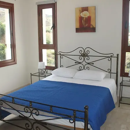 Martika Luxury Overlooking The Sea Villa *