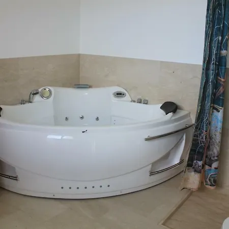 Martika Luxury Overlooking The Sea Villa *