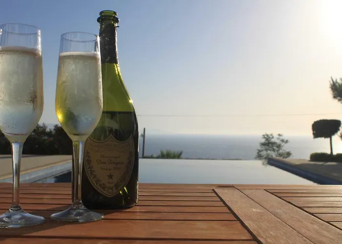 Martika Luxury Overlooking The Sea Villa *