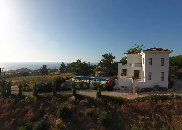 Martika Luxury Overlooking The Sea Villa *